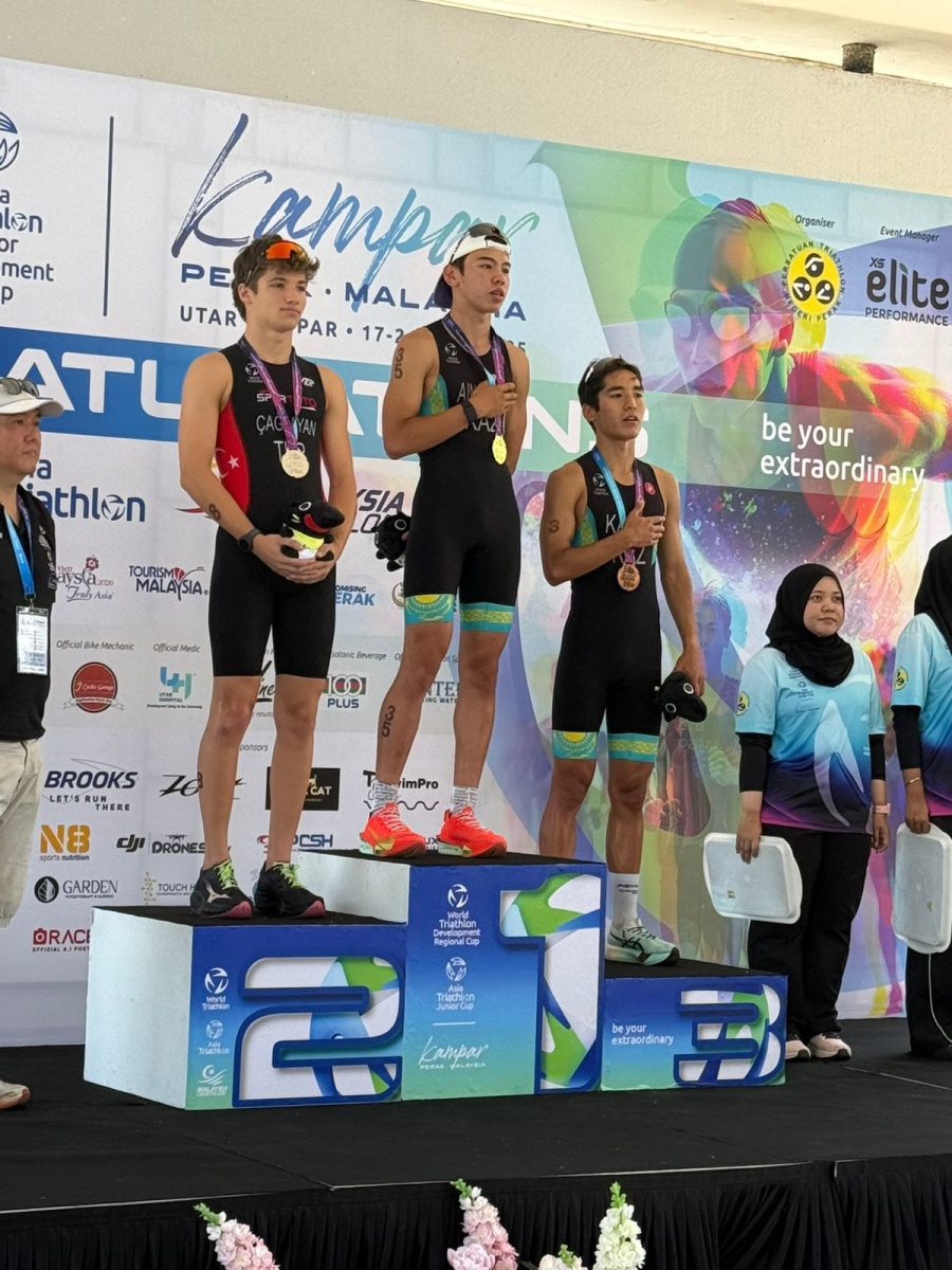 ТРИАТЛОННАН РАМАЗАН АЙНЕГОВ — ЖЕҢІМПАЗ, ЕЛМҰРАТ ҚАНАЙ — ҮЗДІК ҮШТІКТЕ
